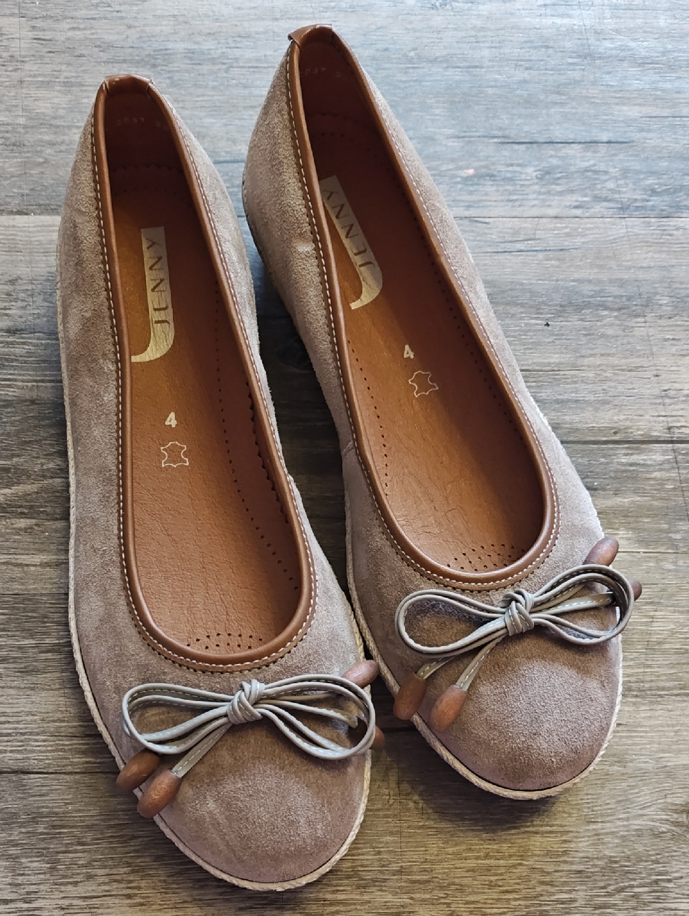Jenny flats. NWOT. Size 4
